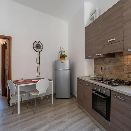 Guesthost - Renovated *