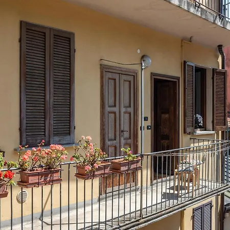 Guesthost - Renovated Апартаменты Комо