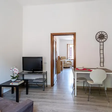 Guesthost - Renovated דירה