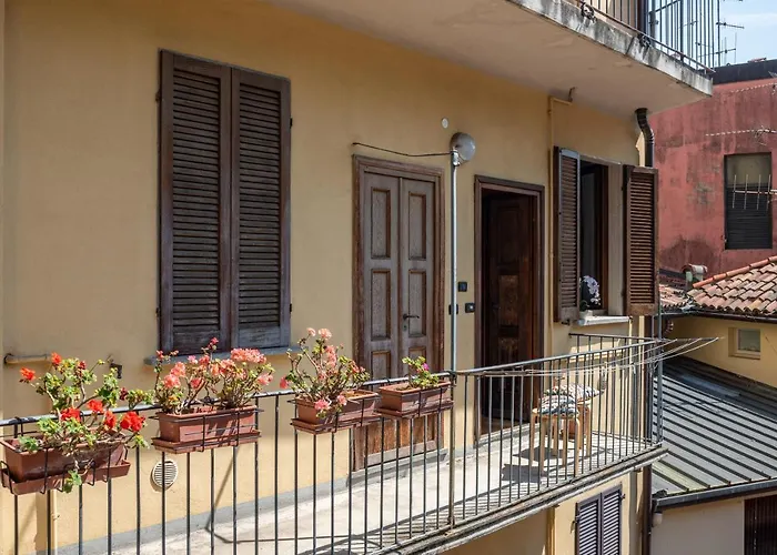 Guesthost - Renovated Appartement Côme